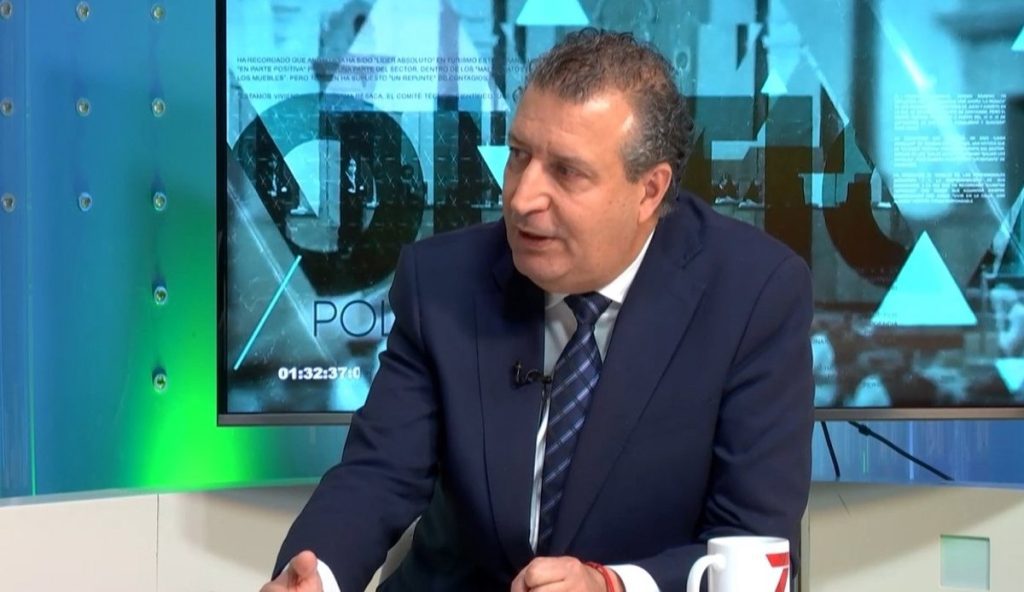 Fernández lanza a Montero para las andaluzas criticando la gestión de la Junta de Moreno Bonilla