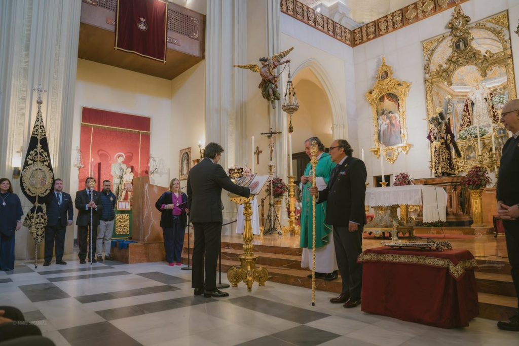 La Hermandad de Los Gitanos inicia una nueva etapa con la toma de posesión de su Junta de Gobierno