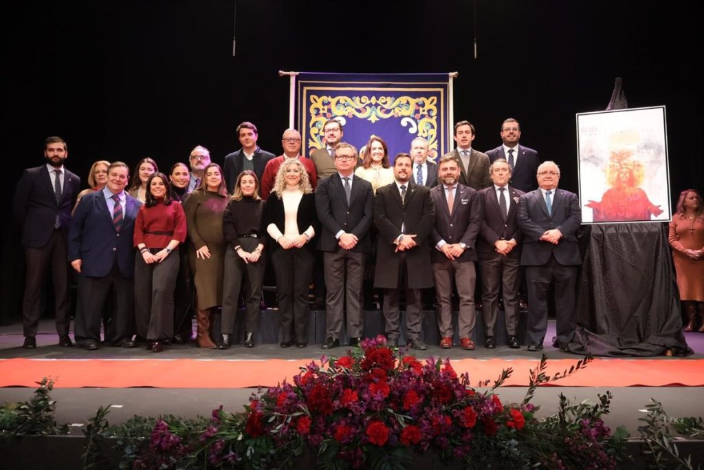 Juan Miguel Martín firma el cartel de la Semana Santa de Alcalá 2026