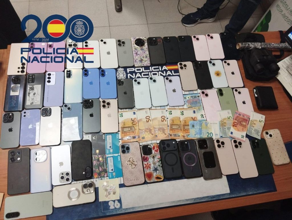 La Policía Nacional detiene a 11 personas y recupera 64 móviles robados en el festival Elrow de Sevilla