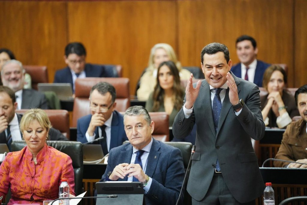 Moreno acusa al PSOE de "la incoherencia más absoluta" por cerrar el IES Híspalis mientras presume de defender los servicios públicos