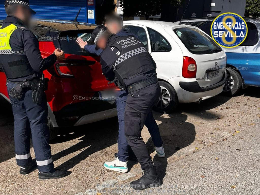 La Policía Local detiene a dos hombres en Macarena con 145.000 euros sin justificar