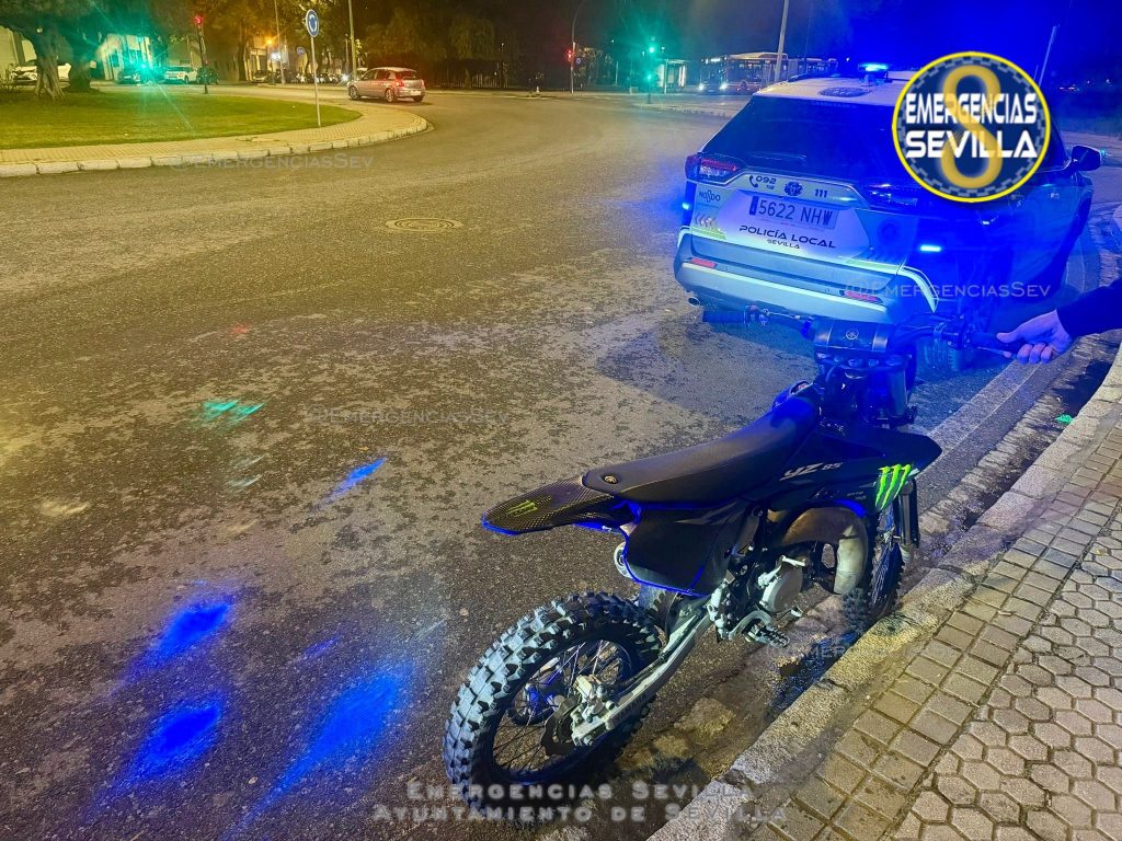 Dos menores de 11 años ponen en jaque a la Policía Local de Sevilla con su huída en moto