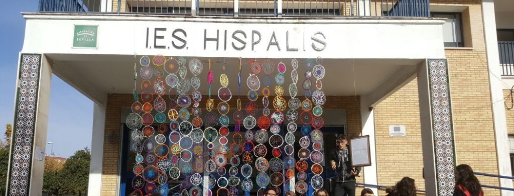 Los docentes del IES Híspalis exigen conocer los detalles del pacto que evita el cierre del centro