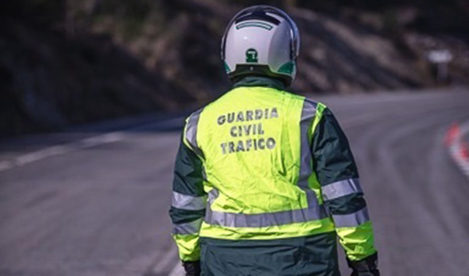 Una mujer de 29 años fallece en una colisión entre un turismo y un camión en Sanlúcar la Mayor