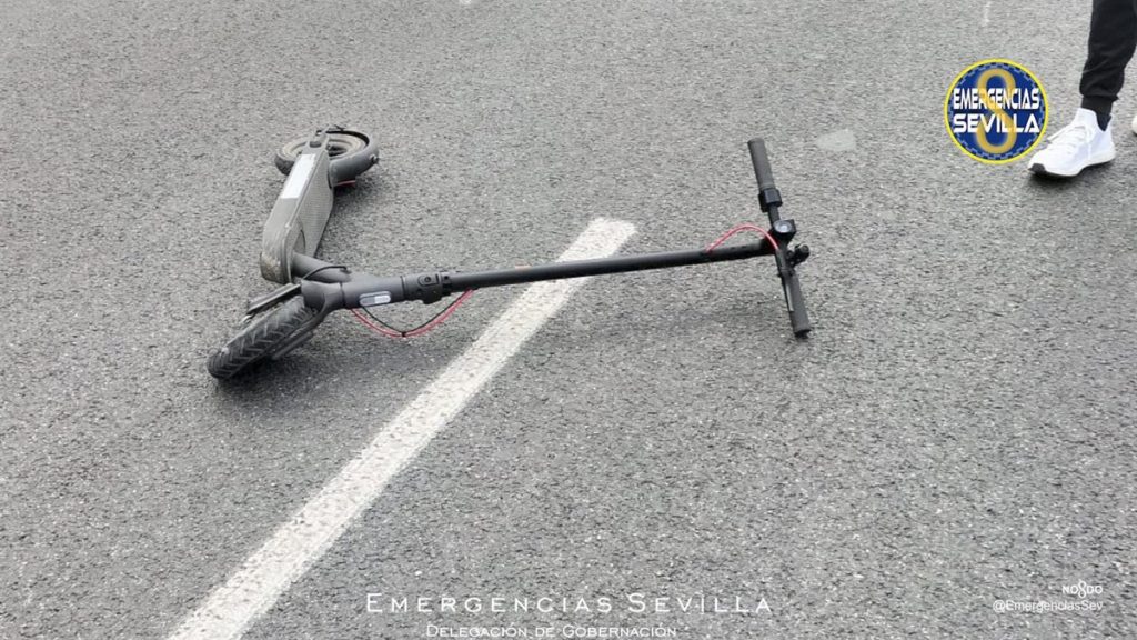 Muere un conductor de patinete atropellado por un turismo en Sevilla
