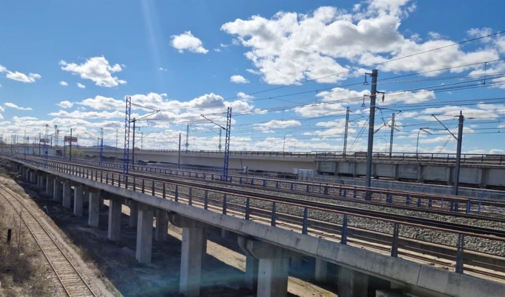 Adif invertirá 858.000 euros en la conservación del viaducto ferroviario sobre la Ronda Supernorte
