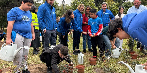 El Parque Amate recibe 295 árboles y 1.400 arbustos tras ganar el premio Healthy Cities de Sanitas