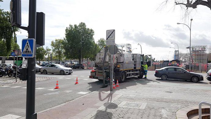 Emasesa limpia 12.255 imbornales y casi 80 kilómetros de alcantarillado en febrero