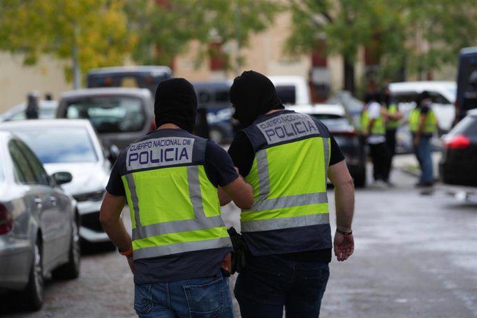 La Policía Nacional despliega cien agentes en el Polígono Sur contra cultivos ilegales de marihuana