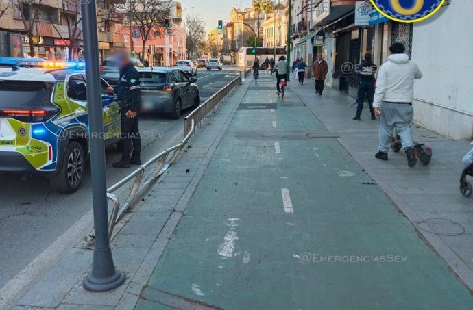 Un conductor da positivo en drogas tras chocar contra el vallado del carril bici en María Auxiliadora