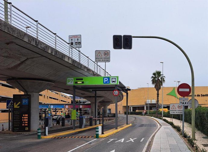 El aeropuerto de Sevilla estrena parking exprés con diez minutos gratuitos