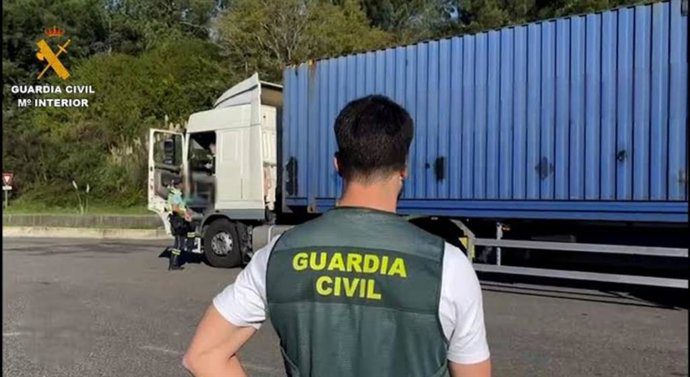 La Guardia Civil desmantela una banda especializada en robos de mercancía en camiones en La Campana