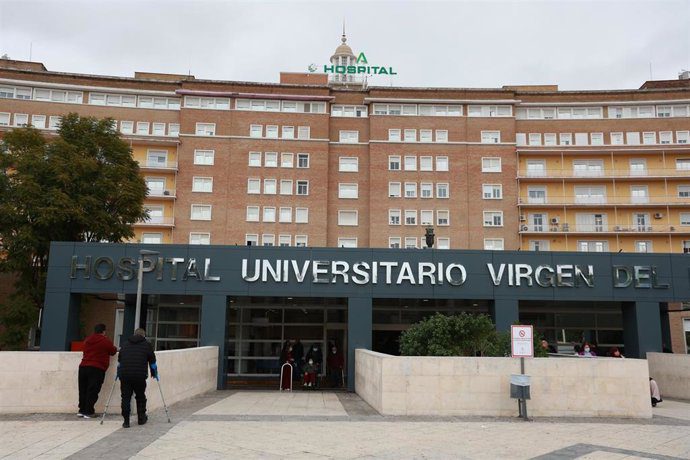Un hombre aparece tiroteado en la entrada del Virgen del Rocío