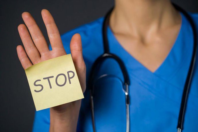 Un médico sufre amenazas y acoso en un centro de salud de Los Palacios tras negar una baja laboral
