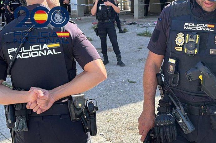 Detenido en Sevilla por hacerse pasar por menor y acosar a medio centenar de niños en redes