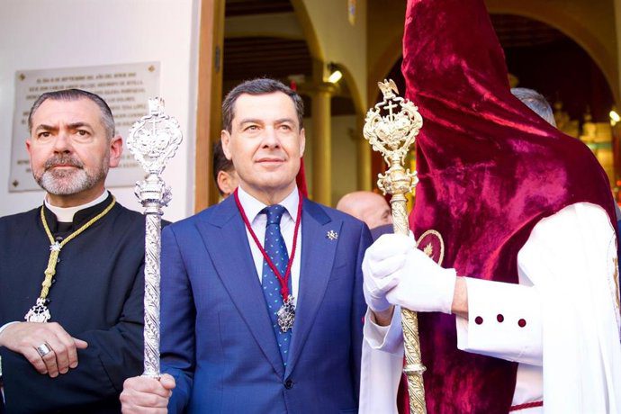 Moreno valora el desarrollo de la Semana Santa en Sevilla pese a los incendios