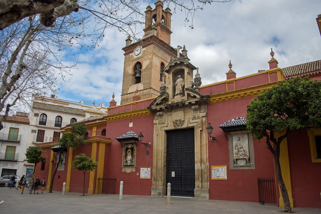Asaltan con violencia a una familia de turistas en la Plaza de San Lorenzo de Sevilla