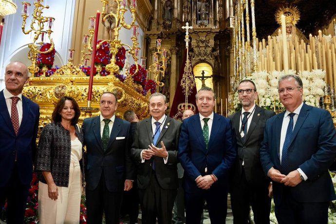 La Diputación realiza la ofrenda floral a la Hermandad de San Bernardo