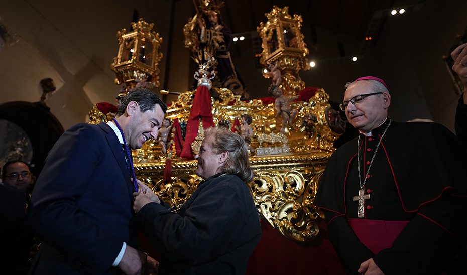 Juanma Moreno destaca la Semana Santa tras visitar Sevilla y varias capitales andaluzas