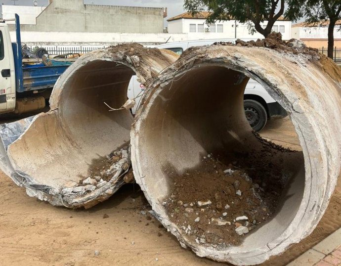 Reparada la tubería del Huesna que inundó 40 viviendas en Tocina; licitarán obras por 25 millones