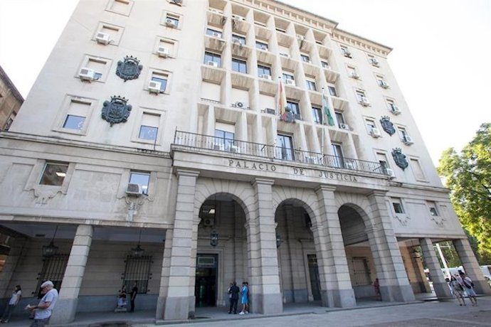 La Audiencia de Sevilla recupera 5 ascensores tras más de un año de averías