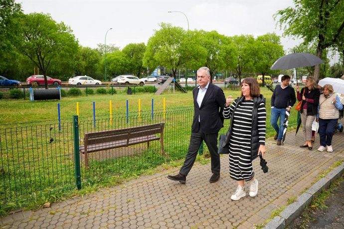 Sevilla estrena un nuevo parque canino en San Pablo-Santa Justa con circuito agility