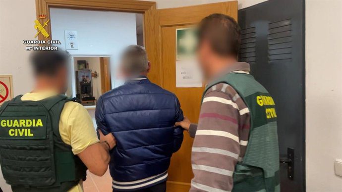 Detenido en Aznalcázar por pinchar más de 20 neumáticos de vehículos de funcionarios
