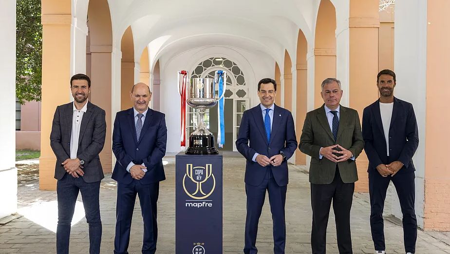 Sevilla recibe el trofeo de la Copa del Rey Mapfre con exposición y actividades