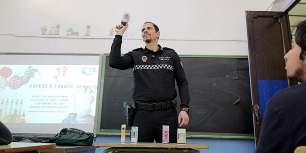 El plan de Policía Local de Sevilla llega a 6.000 alumnos para prevenir riesgos en Feria y Semana Santa