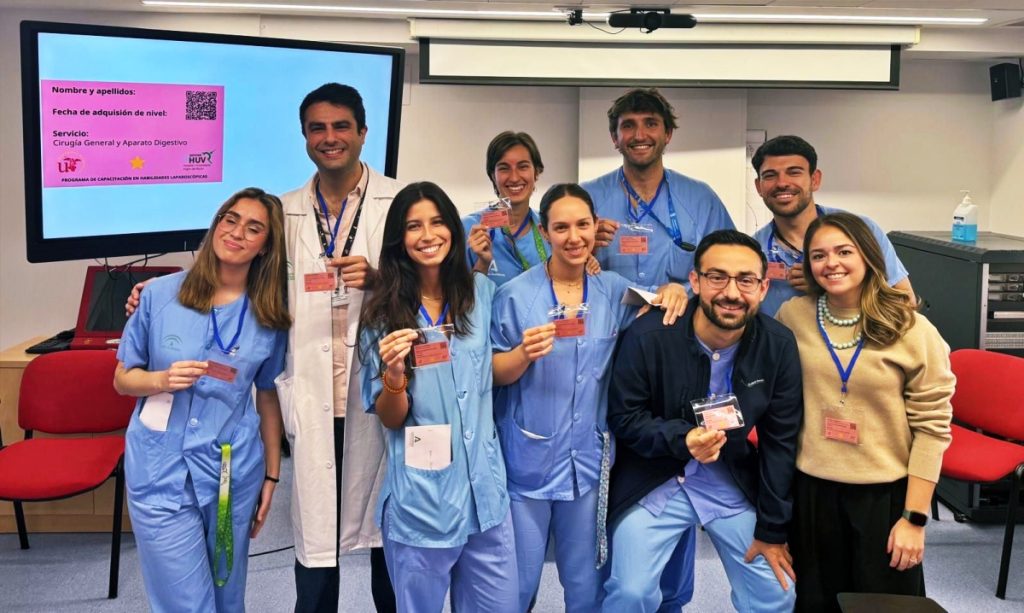 Diez cirujanos de Sevilla finalizan la microcredencial pionera en España de la US