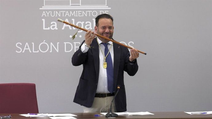 Diego Agüera, reelegido alcalde de La Algaba tras archivarse su denuncia por acoso