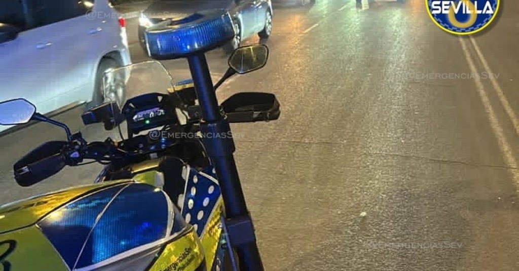 Colisión múltiple de 3 vehículos provoca retenciones en la Avenida Juan Pablo II de Sevilla