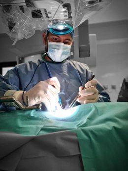 Quirónsalud Sevilla extirpa un tumor intramedular con una incisión de 2 cm y alta en 72 horas