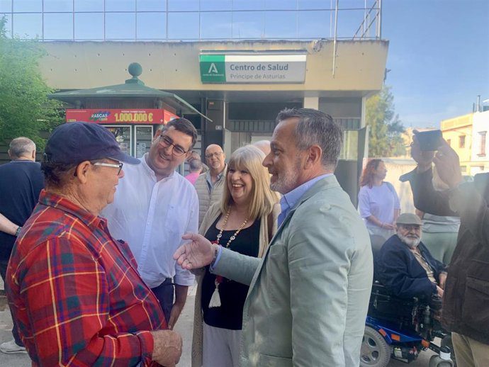 El PSOE denuncia 'vaciamiento' de servicios y 106 incumplimientos sanitarios en Sevilla