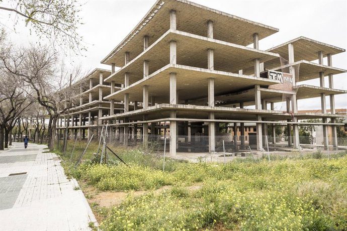 Urbanismo autoriza hoy un hotel de 120 habitaciones en el 'esqueleto' de Fibes