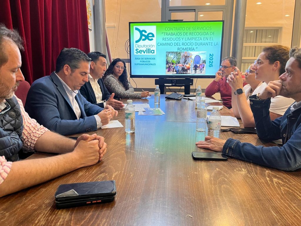 La Diputación de Sevilla activa un dispositivo de 160.000 euros para la limpieza de los caminos del Rocío