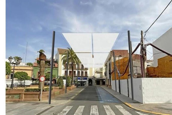 Alcalá de Guadaíra invierte 48.186 euros en entoldar parte de La Plazuela
