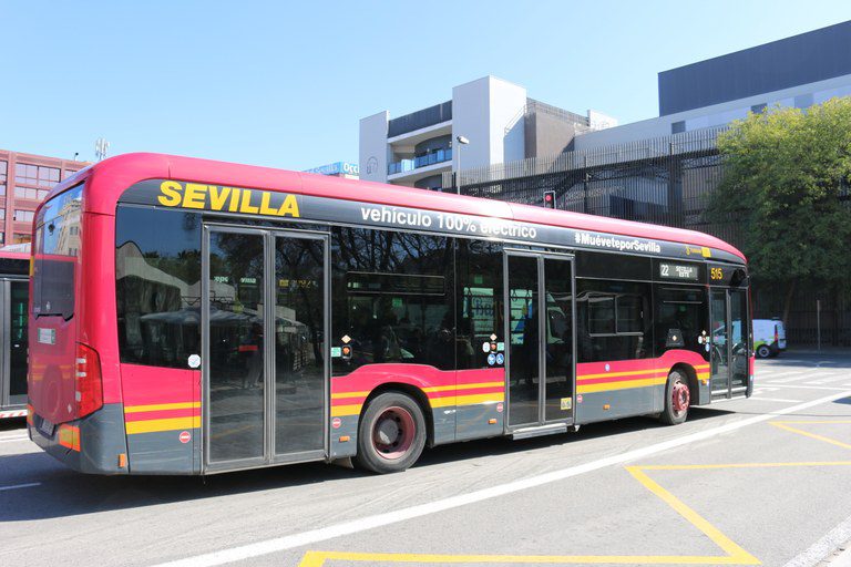 Tranvibús al Prado en Sevilla: casi 10.000 viajeros diarios en su primera semana