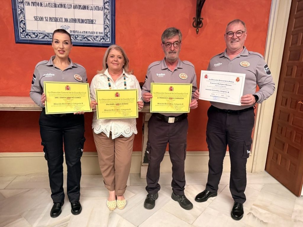 Cuatro profesionales de Correos y Trablisa reciben menciones honoríficas en Sevilla por su labor en seguridad