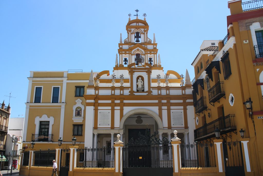 La Macarena despide a sus rocieros en la Basílica antes de su peregrinación a Almonte