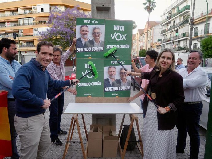Vox Sevilla arranca campaña del 17M en Cerro-Amate defendiendo 'prioridad nacional' en ayudas y vivienda