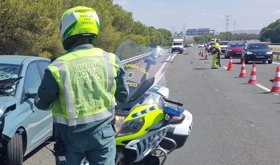 Un fallecido y un herido grave en una colisión múltiple en la A-49 en Ayamonte