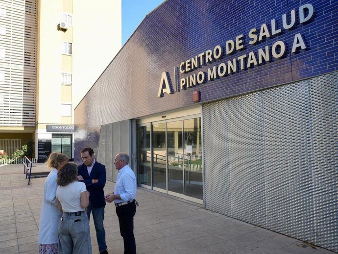 Vox denuncia que el centro de salud de Pino Montano 'se cae a pedazos' dos años después de su ampliación