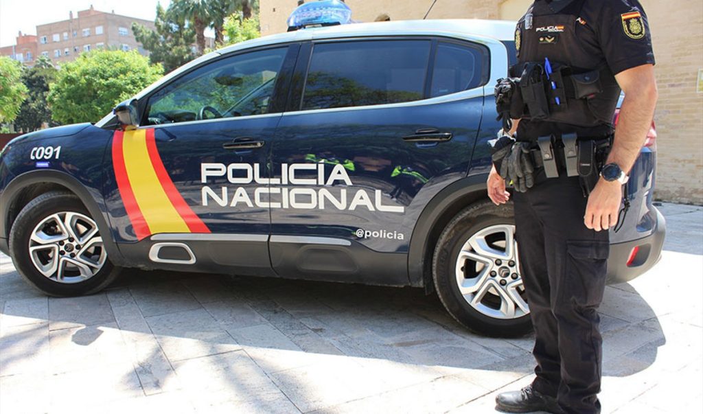 Tres policías nacionales salvan la vida a un hombre en parada cardiorrespiratoria en Camas
