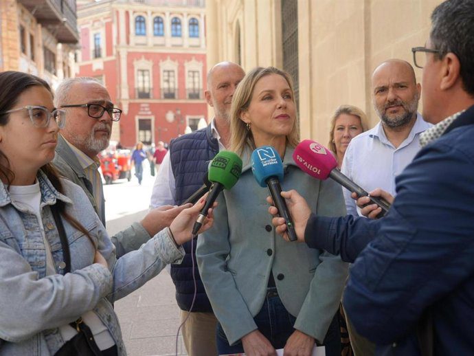 Vox Sevilla propone liberalizar suelo y bajar impuestos para familias y jóvenes