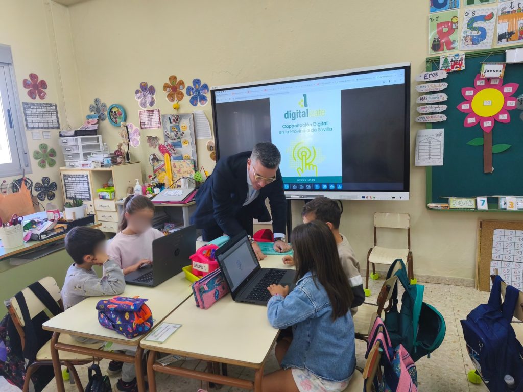 Cañada Rosal inicia 31 sesiones de capacitación digital para jóvenes dentro del programa provincial 'Digitalízate'