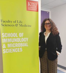 Microbióloga del Hospital de Valme de Sevilla expone su investigación en el King's College