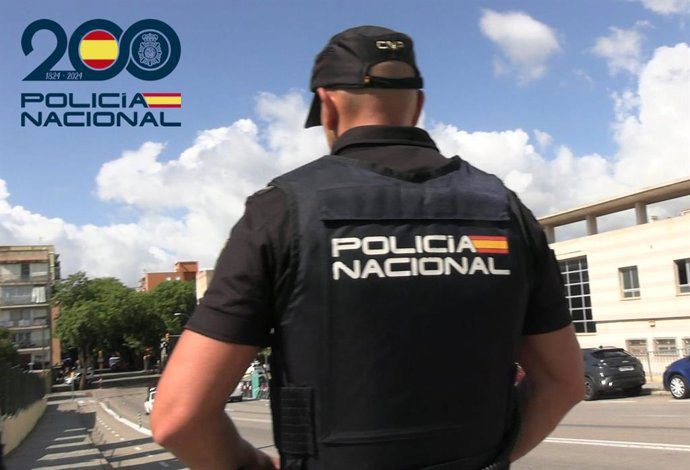 Redada de la Policía Nacional con registros en la calle Luisa de la Cerda de Amate