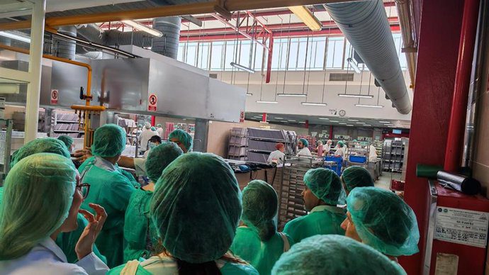 Virgen del Rocío forma a 15 pacientes renales en nutrición práctica